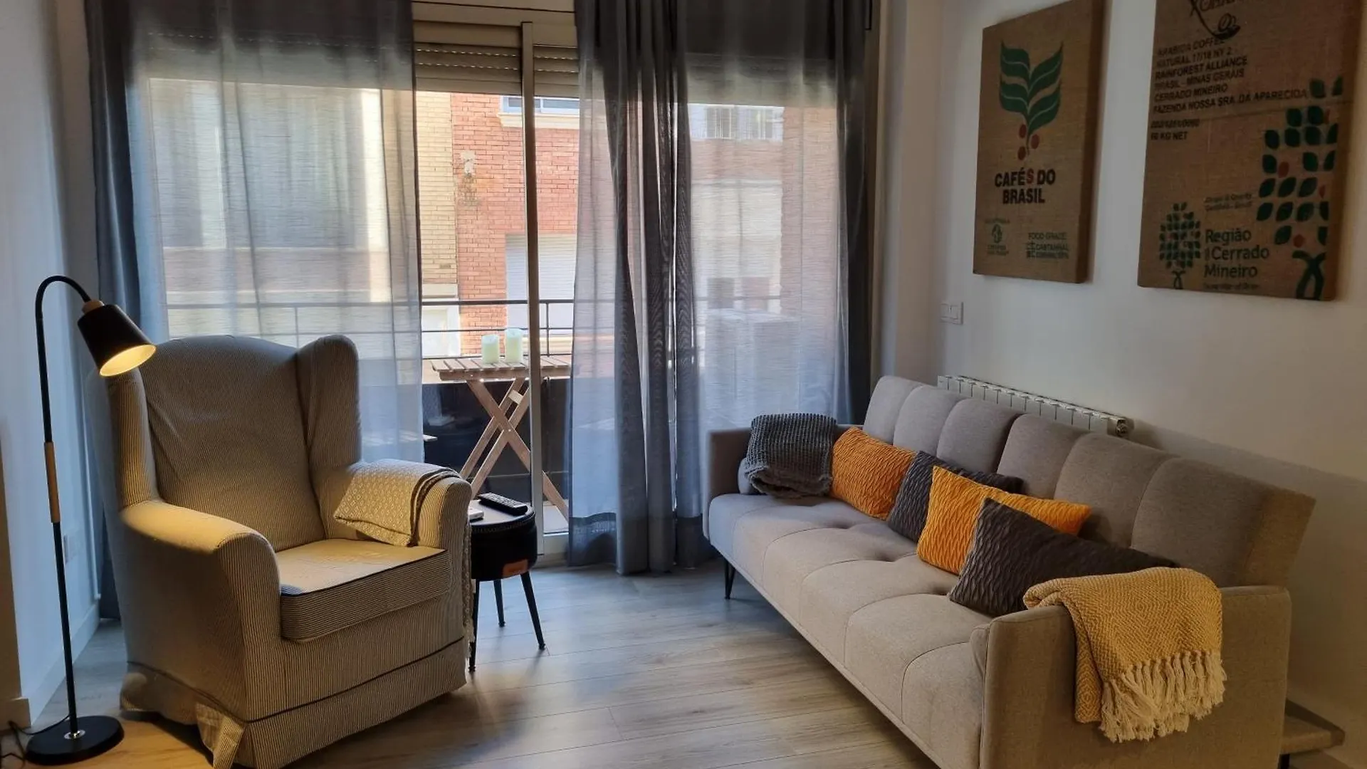 Qehome Confort Y Parquing En El Centro De Manresa Apartment